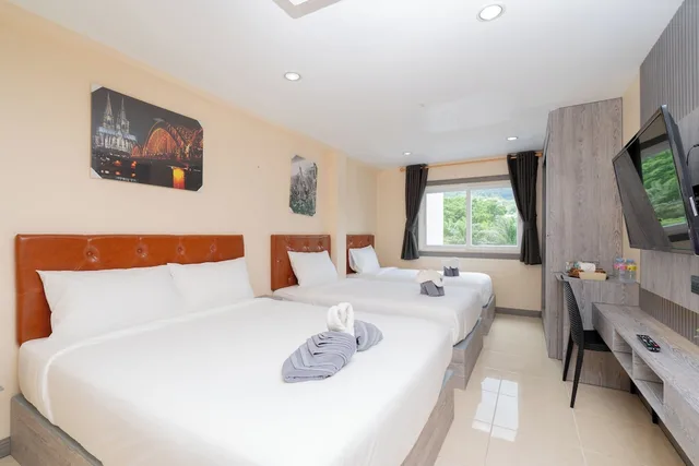 جناح بسريرين منفصلين وسريرين كينج وسرير كوين بـ3 غرف نوم، Squareone Hostel 4/10