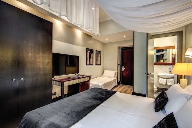 غرفة ثلاثية، Hotel Giuggioli 2/8