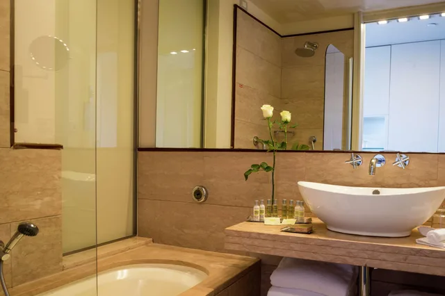 غرفة بسرير كينج، DoubleTree by Hilton Florence Metropole 12/16