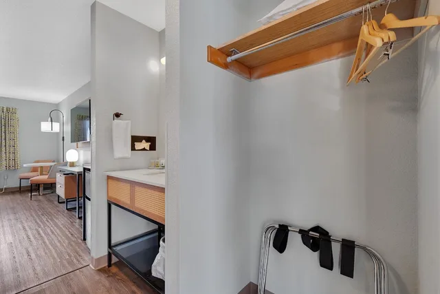غرفة بسريرين كوين، Econo Lodge 8/10