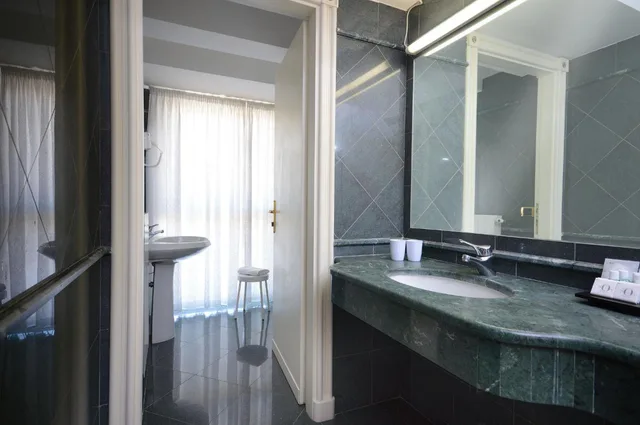 Deluxe, Double Bed, Ambasciatori Palace 4/5