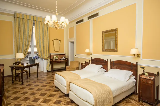 غرفة سوبيريور بسريرين منفصلين، Bristol Palace 1/5