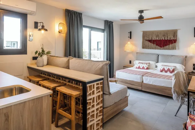 استوديو بثلاثة أسرّة بشرفة، Casita Blanca Apartments - Adult Only 2/4