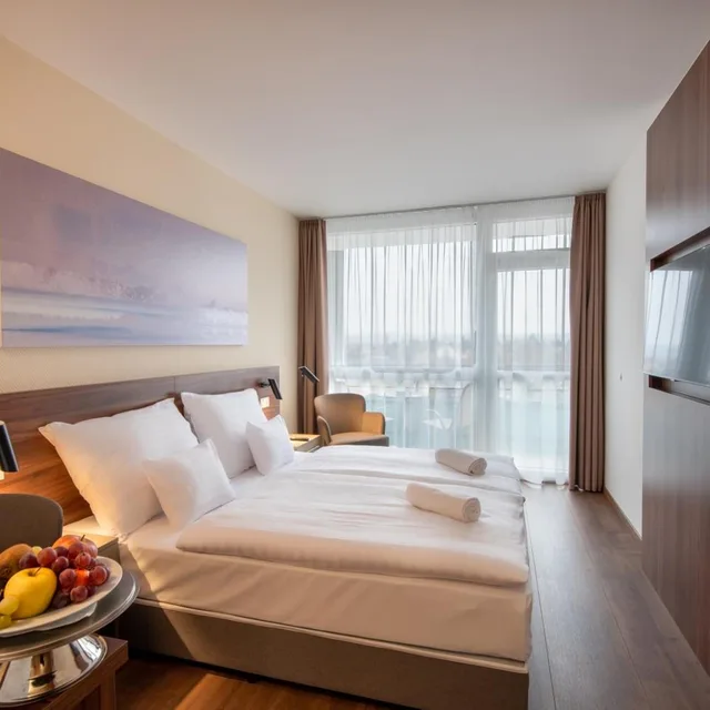 غرفة سوبيريور بسرير مزدوج أو سريرين منفصلين بإطلالة على البحيرة، Hunguest Hotel Panorama 2/7