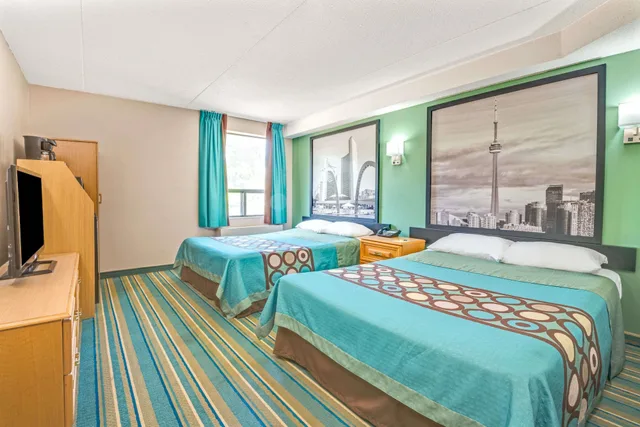 غرفة بسريرين كوين، Super 8 by Wyndham Toronto East ON 6/9
