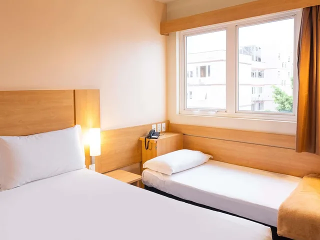Standard, 1 Double and 1 Single Bed, Ibis Porto Alegre Moinhos De Vento 1/10