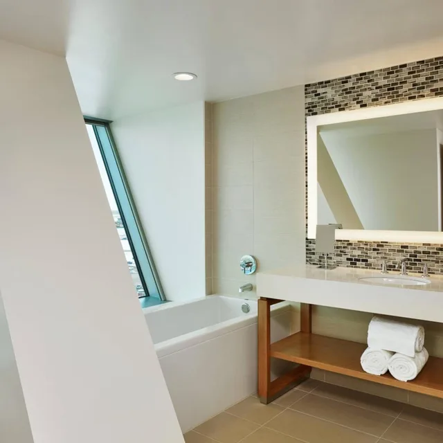 جناح تنفيذي، The Westin Denver International Airport 5/7