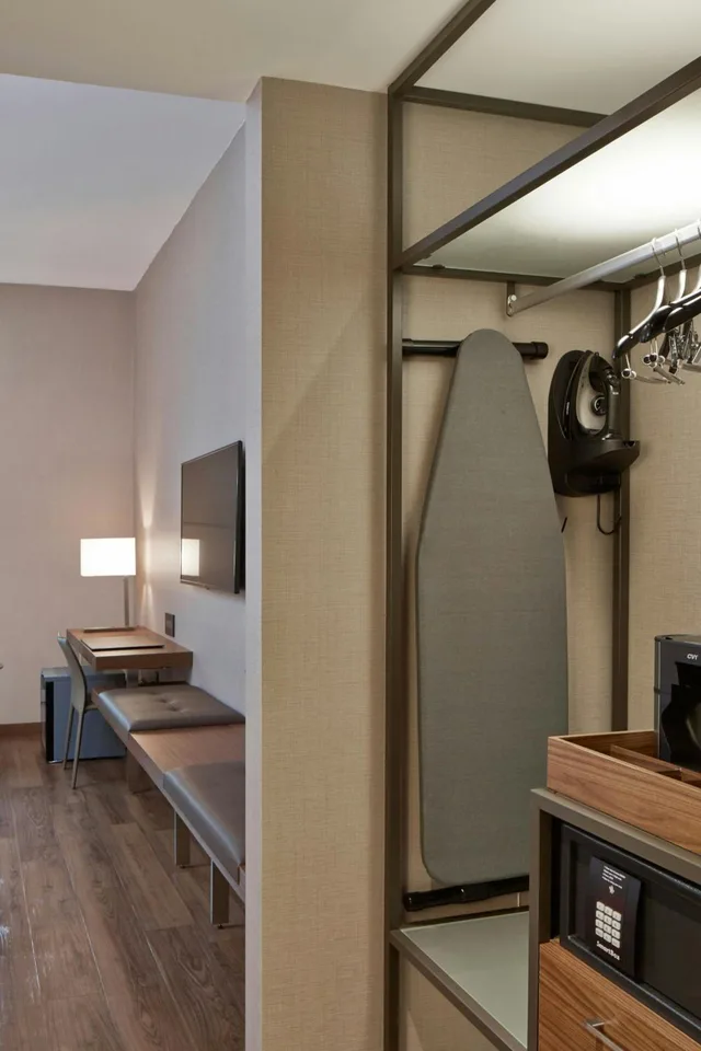 غرفة بسريرين مزدوجين بحوض استحمام لذوي الإعاقة، Ac Hotel By Marriott Minneapolis Downtown 10/10