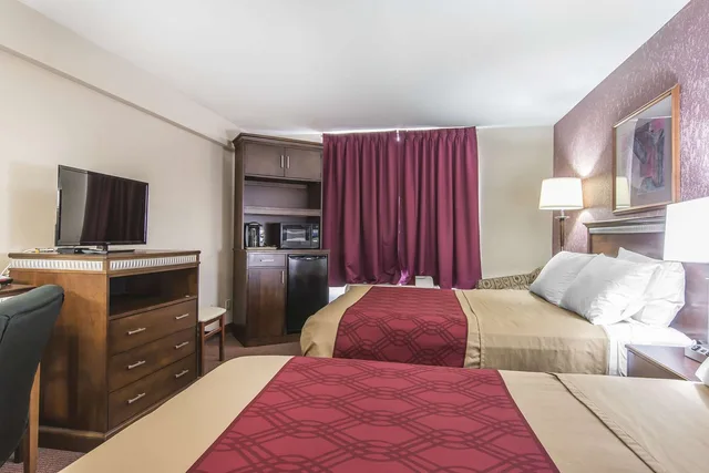 غرفة بسريرين كوين، Econo Lodge Orillia 2/3