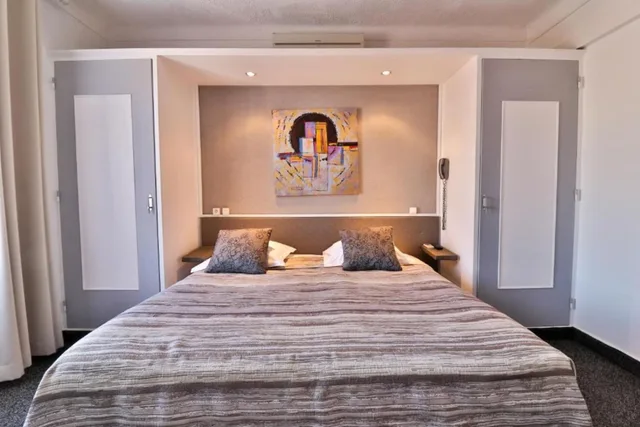 Petite, Double Bed، HOtel Le Chardon Bleu 1/3