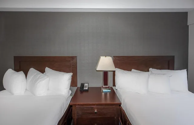 Coast, 2 Double Beds، Coast Lethbridge Hotel and Conference Centre 7/10