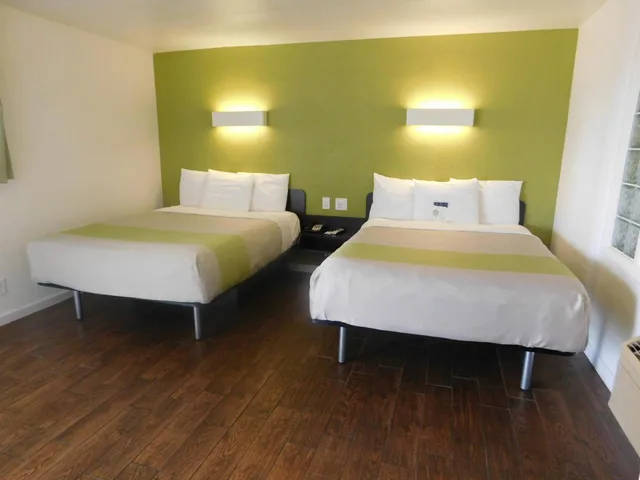 غرفة بسريرين كوين، Motel 6 Monterey Downtown 1/10