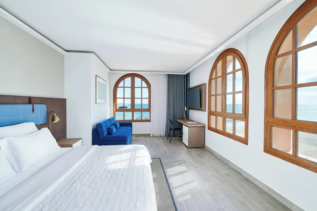 Junior Suite, Beach Front، Le Meridien Ra Beach Hotel And Spa 1/7