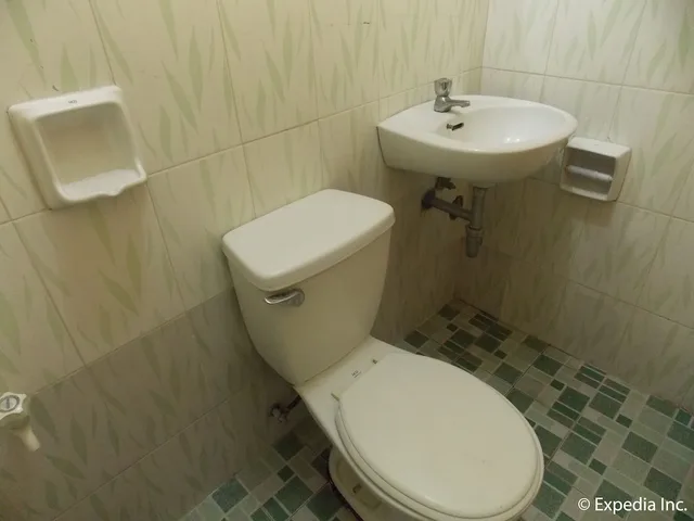 Standard, Double Bed, Gv Hotel Talisay 2/4