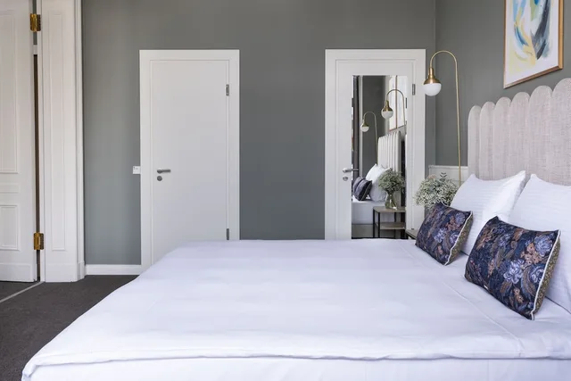شقة بسرير كينج بغرفة نوم واحدة مع أريكة، numa I Arc Rooms and Apartments (ex Hotel Angleterre) 5/10