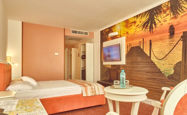 Palace of Parliament, Deluxe, Queen Bed, Parliament View، Continental Forum Bucharest Hotel 3/4