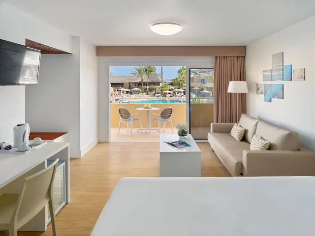 غرفة بسرير كوين بإطلالة على المسبح، Hotel Arena Suite - Adults Only 8/10