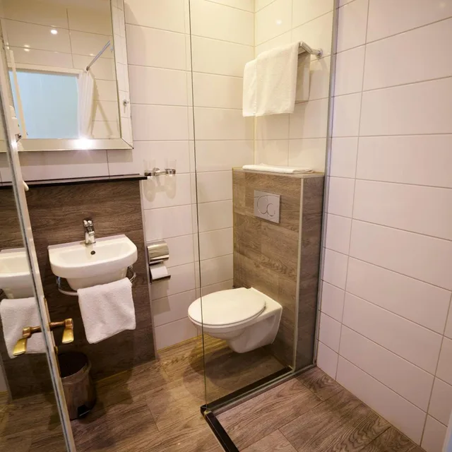غرفة بسرير مزدوج أو سريرين منفصلين بإطلالة على القناة، Hotel The Bird 4/4