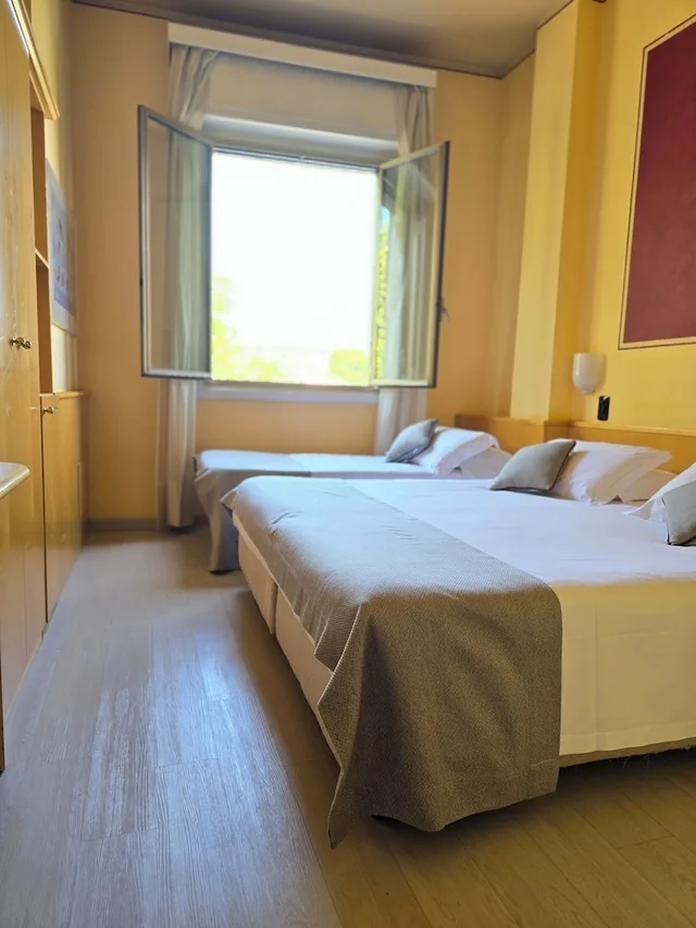 غرفة ثلاثية، Sant Ambroeus Hotel 1/2
