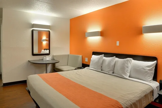 غرفة ديلوكس بسرير كينج لذوي الإعاقة، Motel6 Toledo, OH 2/10