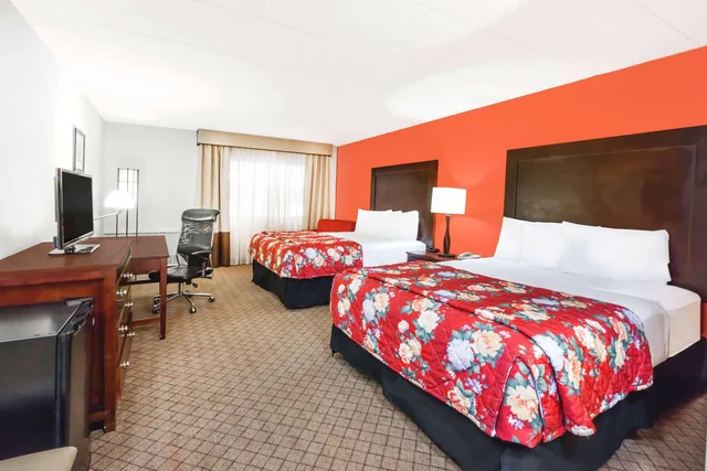 غرفة بسريرين كوين، Clarion Hotel & Conference Center Lansing West 3/7