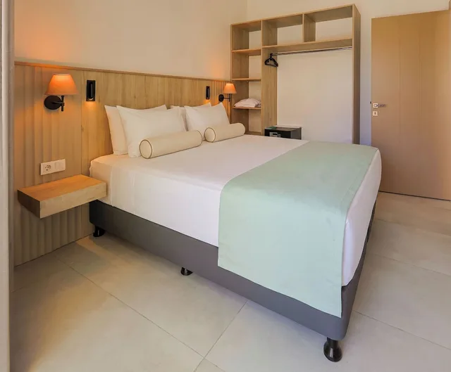 جناح إليت بسرير كينج مع أريكة، Victoria Princess Hotel Side - Adults Only 1/6