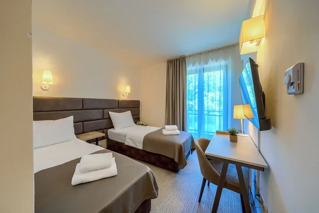غرفة قياسية بسرير مزدوج بإطلالة على المتنزه بشرفة، Hotel Alkar 5/10