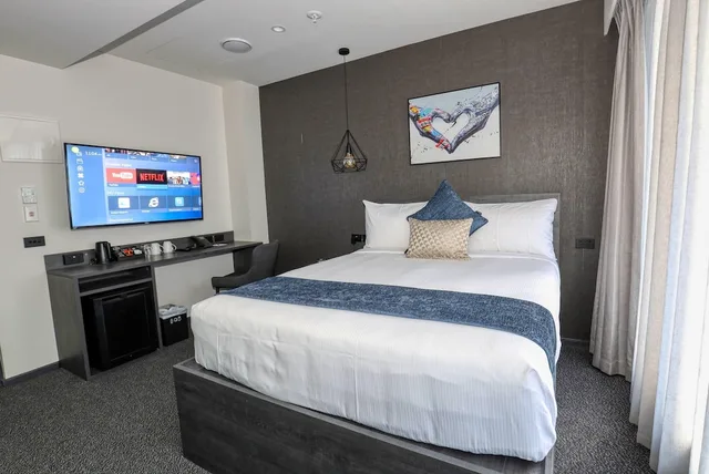غرفة ديلوكس بسرير كوين، The Viv Hotel Wellington 1/8