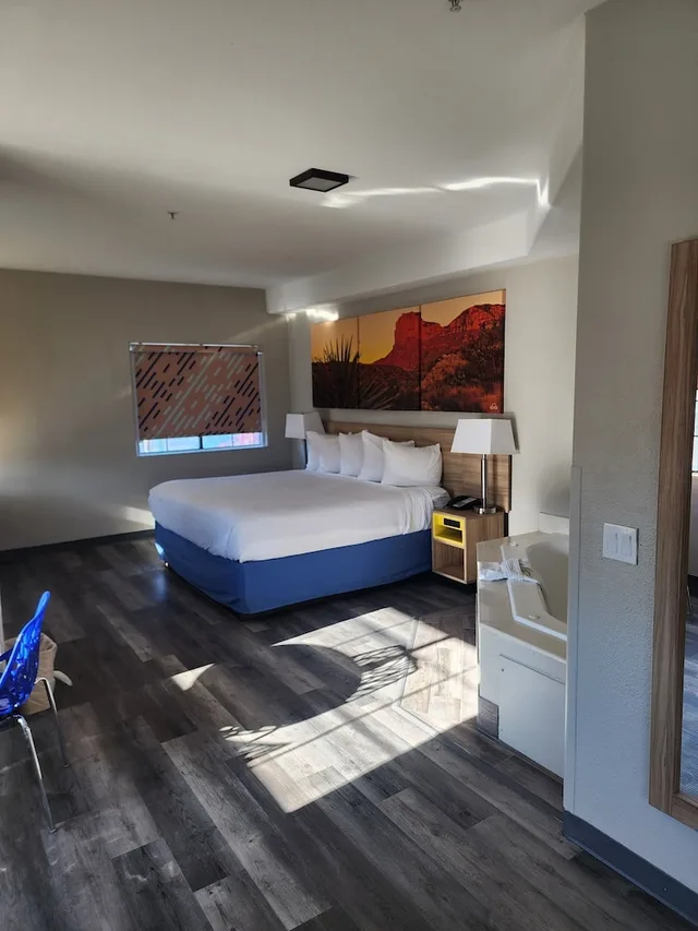 جناح ديلوكس بسرير كينج، Days Inn & Suites by Wyndham Tucson/Marana 2/8