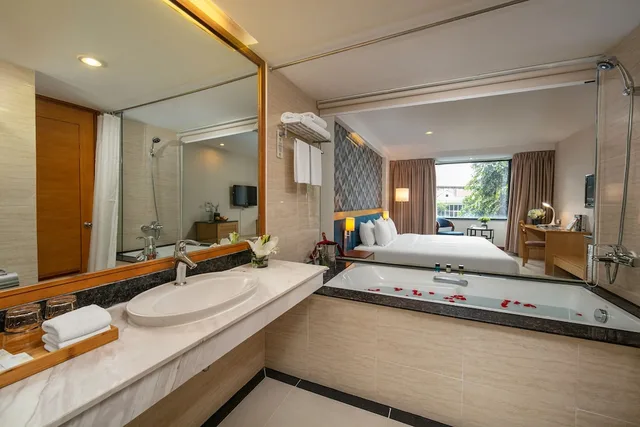 غرفة بريميوم بسرير كينج، La Casa Hanoi Hotel 4/4