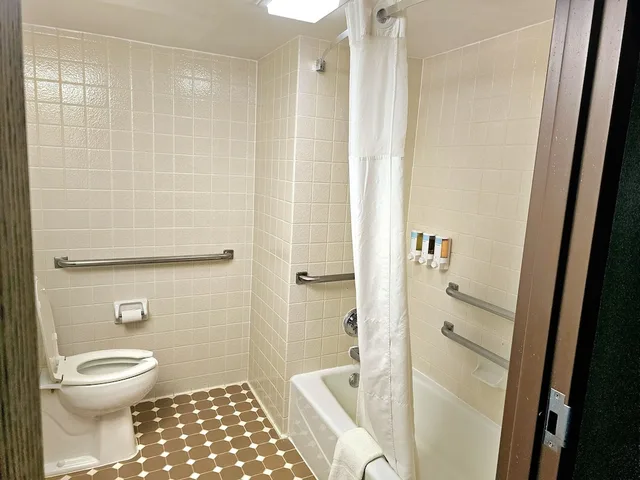 غرفة بسرير كينج لذوي الإعاقة، Days Inn by Wyndham Rolla 6/6