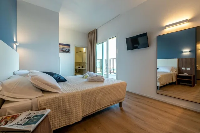 جناح جونيور بإطلالة على البحر، HOTEL MONDIAL 7/10