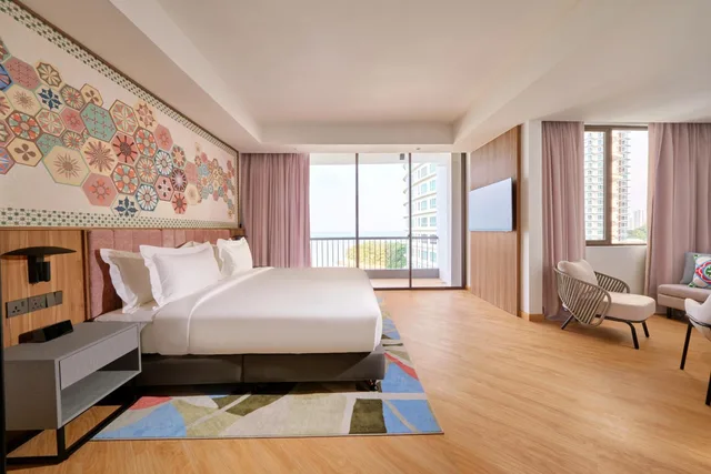 Social, Junior Suite, King Bed, Queen Bed، M Social Resort Penang 1/5