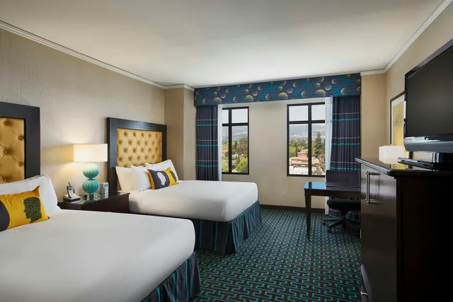 غرفة سوبيريور بسريرين كوين بإطلالة على الجبل، Juniper Hotel Cupertino, Curio Collection By Hilton 1/2