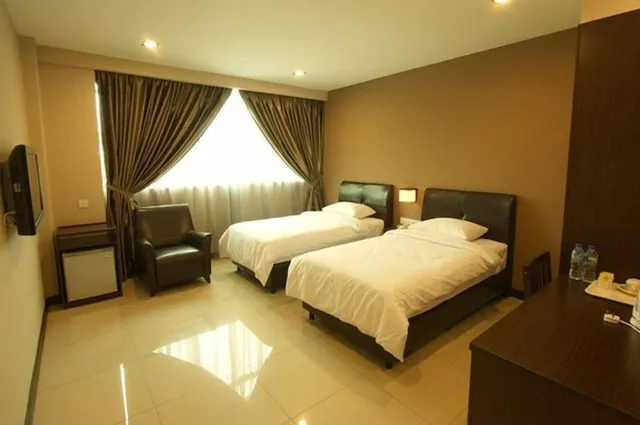 غرفة ديلوكس بسريرين منفصلين، Capital O Rail Hotel 1/2