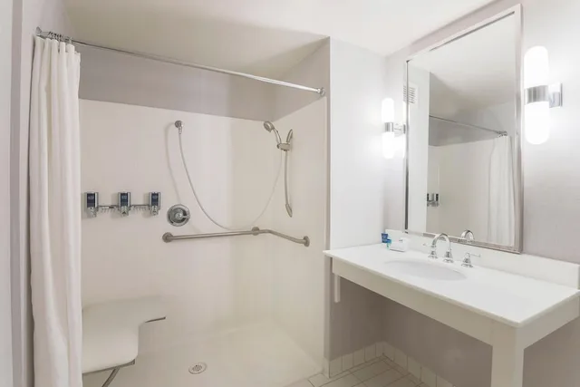 Traditional, King Bed, Four Points by Sheraton Ontario-Rancho Cucamonga 8/9