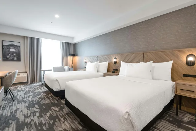 Standard, 2 Queen Beds, Sandman Signature Winnipeg Airport 2/6