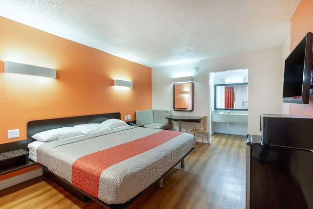 غرفة ديلوكس بسرير كينج للمدخنين لذوي الإعاقة، Motel6 Houston Tx East 4/10