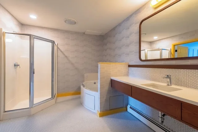 1 Bedroom, Suite, King Bed, Hot Tub, Ogunquit Hotel 7/10