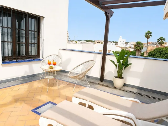 بنتهاوس بسريرين منفصلين بشرفة مع أريكة، Apartamentos Larga 70 8/10