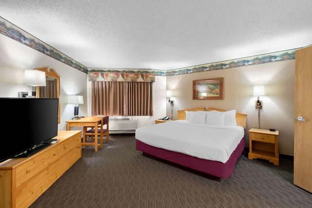 غرفة بسرير كينج، Quality Inn Ladysmith, WI 1/4