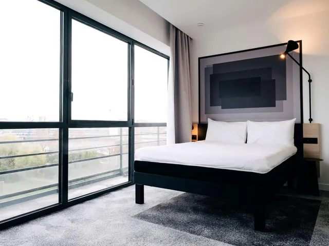 غرفة عائلية بسريرين مزدوجين مع أريكة، ibis Rouen Centre Rive Droite Pasteur 3/4