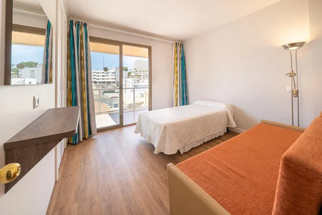 غرفة عائلية بسرير فردي بإطلالة على البحر، Hotel Seramar Comodoro Playa 5/10