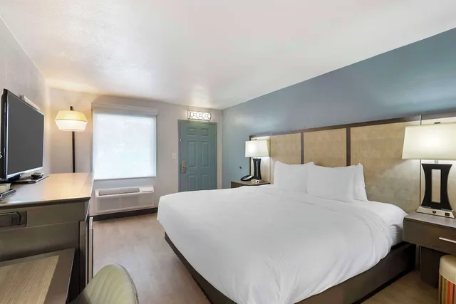 Standard, King Bed, Pool Side، Best Western Plus St. Simons 4/7