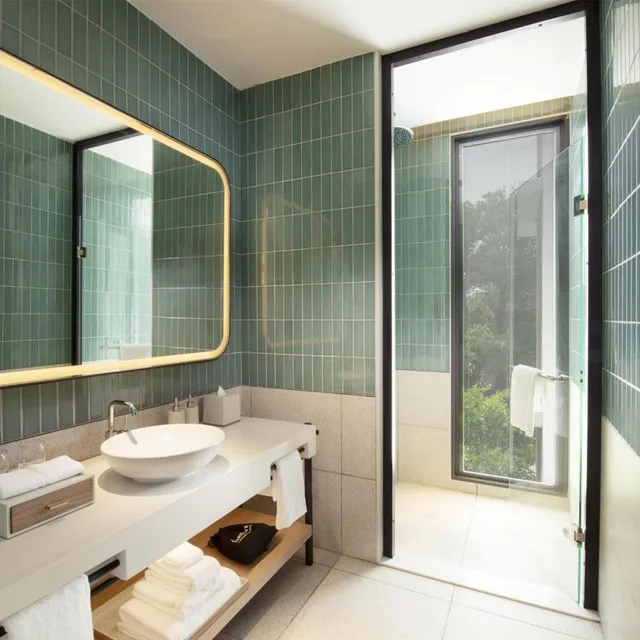 غرفة ديلوكس بسرير كينج بشرفة، Hilton Burau Bay Langkawi Resort 7/9