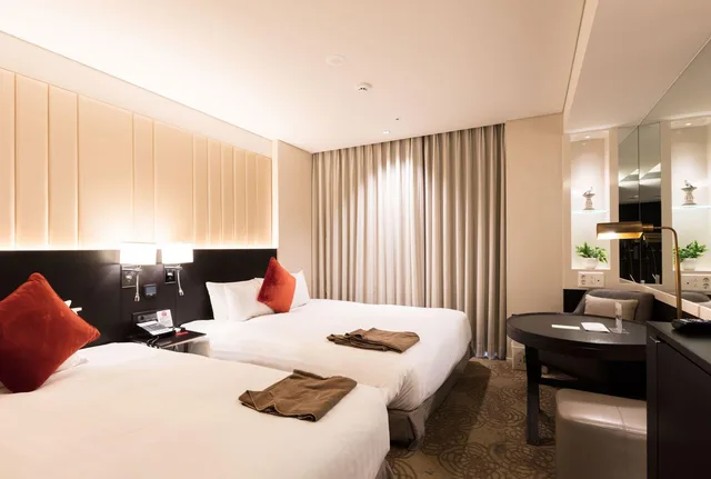 غرفة عائلية بسريرين منفصلين وسرير مزدوج وسرير فردي، Solaria Nishitetsu Hotel Seoul Myeongdong 1/3