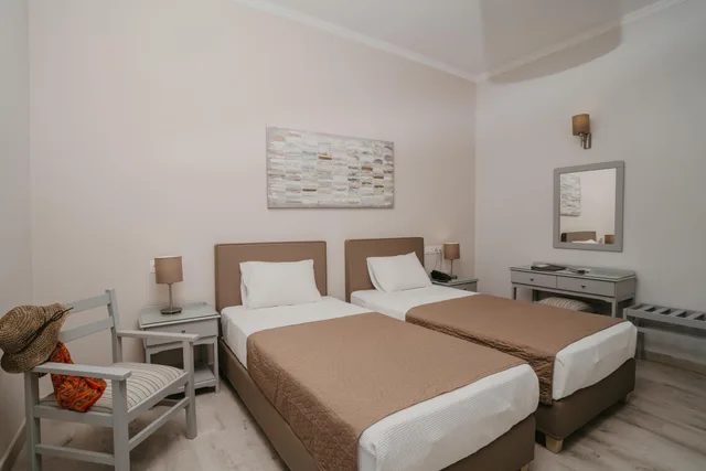 غرفة بسريرين منفصلين بشرفة، Hotel Alkyon 1/3