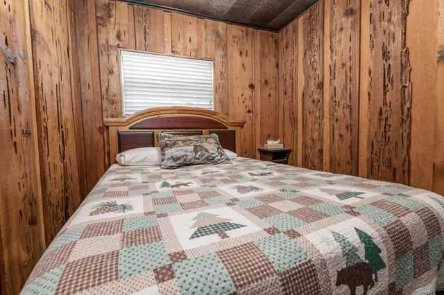 Cabin, 2 Queen Beds, Two Story، Big Bear Lakefront Lodge 3/5