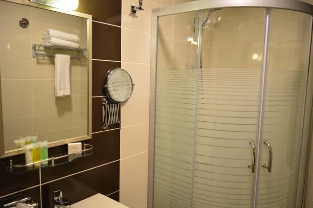 جناح بغرفتي نوم، Ream Hotel 8/9