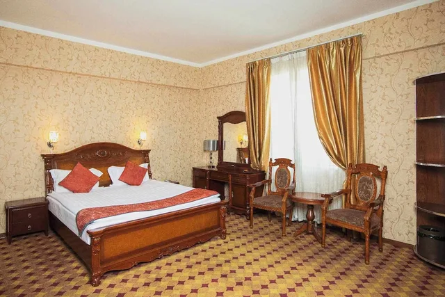 غرفة ديلوكس بسرير كينج، Ub City Hotel 2/3
